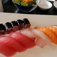 Sushi Deluxe · 9 pcs sushi and tuna roll