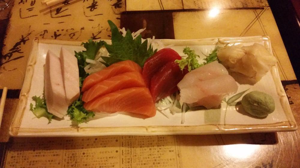 Sashimi Appetizer · Nine pieces of sashimi.
