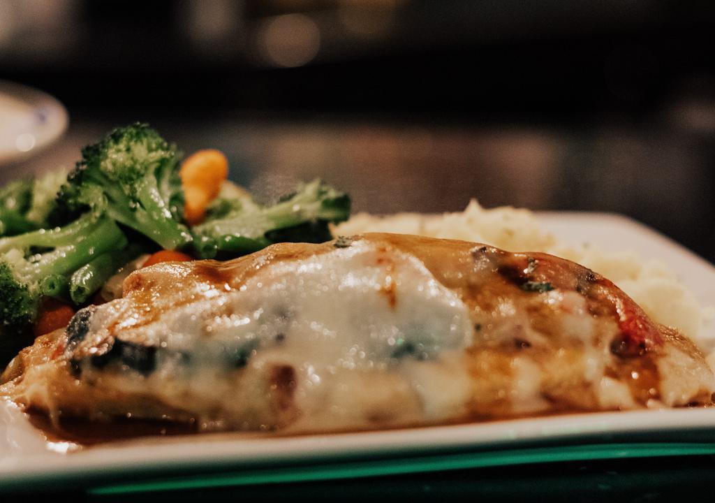 Kilkenny Chicken · layered with spinach, roasted peppers, prosciutto, mozzarella, brown gravy, mash & vegetables