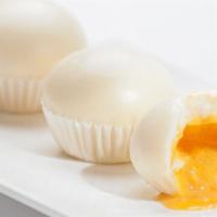 Egg Yolk Bun 流沙包 · Steamed dessert buns with sweet and salty yolk filling
3 pieces