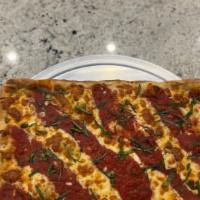 Grandma Pizza · Pan pizza, garlic, oregano, tomato sauce, mozzarella.