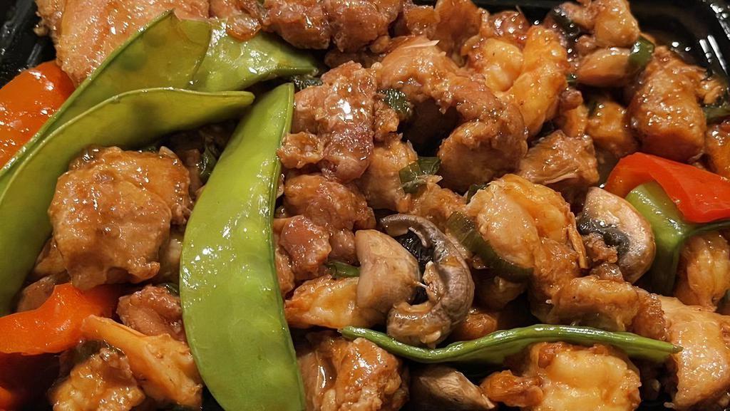 Chicken & Shrimp · Diced chicken & shrimp w. red bell pepper, snow peas & mushroom