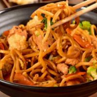 Pan Fried Rice Noodles W.Chicken W. Vegetables · 