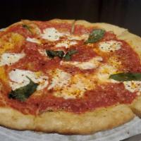 Pizza Margharita · san marzano tomato, lioni burrata, basil