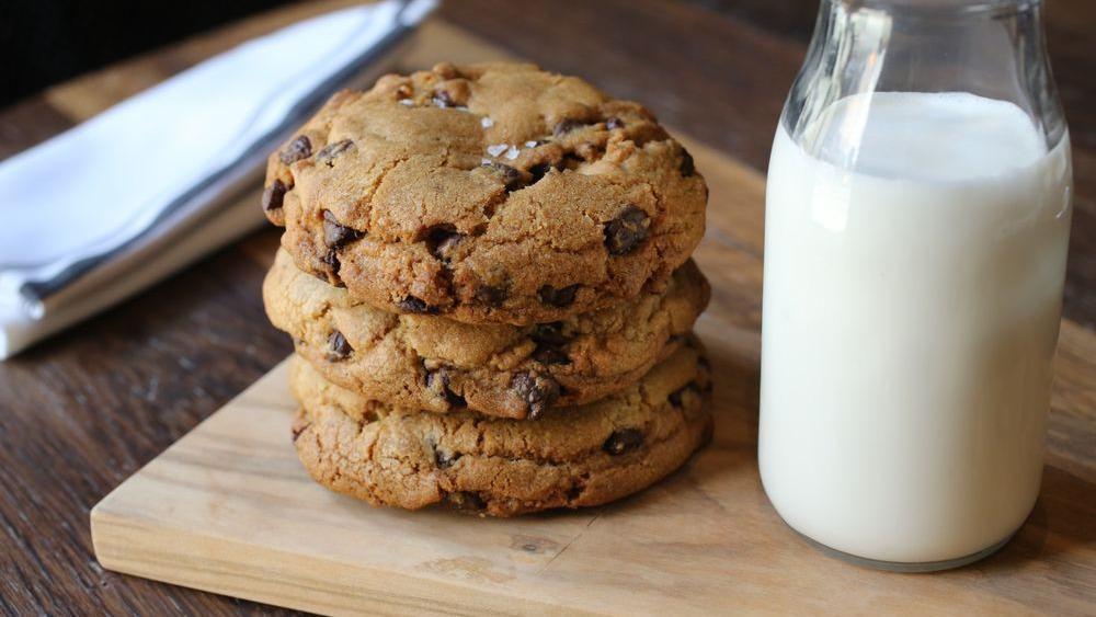 Bowery Road Chocolate Chip Cookies · almond, chocolate