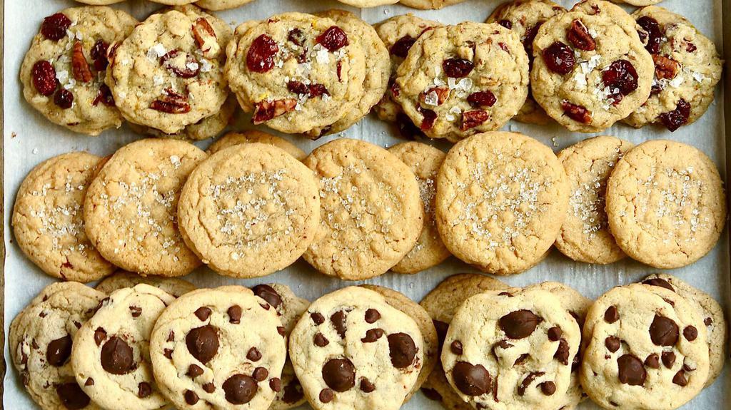 6 Piece Homemade Cookies  · Choose from following  flavors 
chocolate chip 
triple chocolate 
spicy oatmeal 
red velvet 
white chocolate canberry 
White chocolate