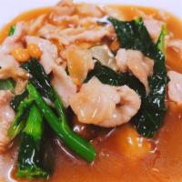 Lad Na Noodle · Pan-fried flat noodle with Chinese broccoli in brown gravy sauce.