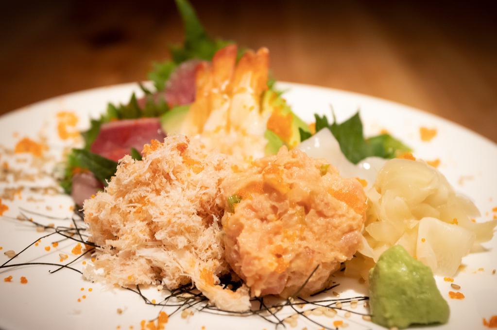 Kaisen Don (Sashimi) · 2pcs (tuna, salmon, yellowtail), scallop, boiled shrimp, avocado, masago, snow crab, spicy tuna, sesame seed, nori & mentaiko
