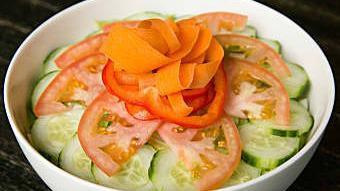 House Salad · Served with lettuce, tomato, cucumber, carrots, and red pepper.