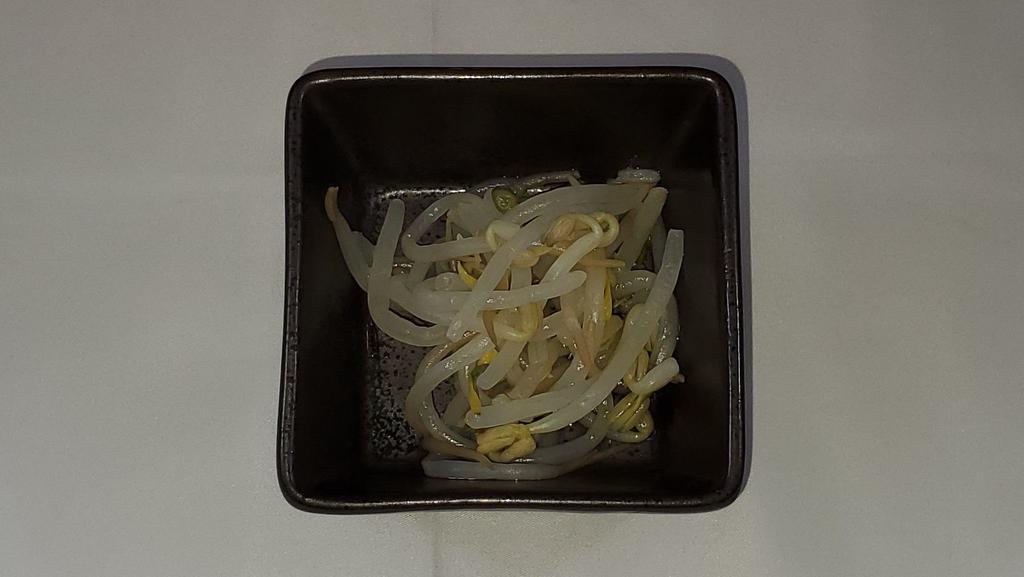 Moyashi · Mung bean sprout.