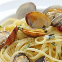 Spaghettini Alle Vongole · Clams, Olive Oil, Garlic, Spicy Broth