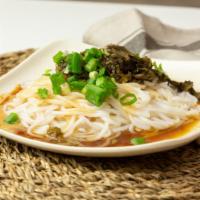 Rice Stick Noodles With Peanut Sauce / 糟菜拌粉干 · 