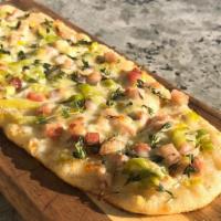 Bianco · with pancetta, leeks, provolone and thyme