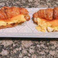 Bougie Bec Breakfast Sandwich · Favorite. Smoked bacon, eggs and Cheddar on a buttery croissant.
