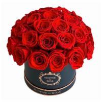 Black Medium Dome · Box size: 12 x 10. 54-58 preserved roses. Rose lifespan: approx. 3 years.