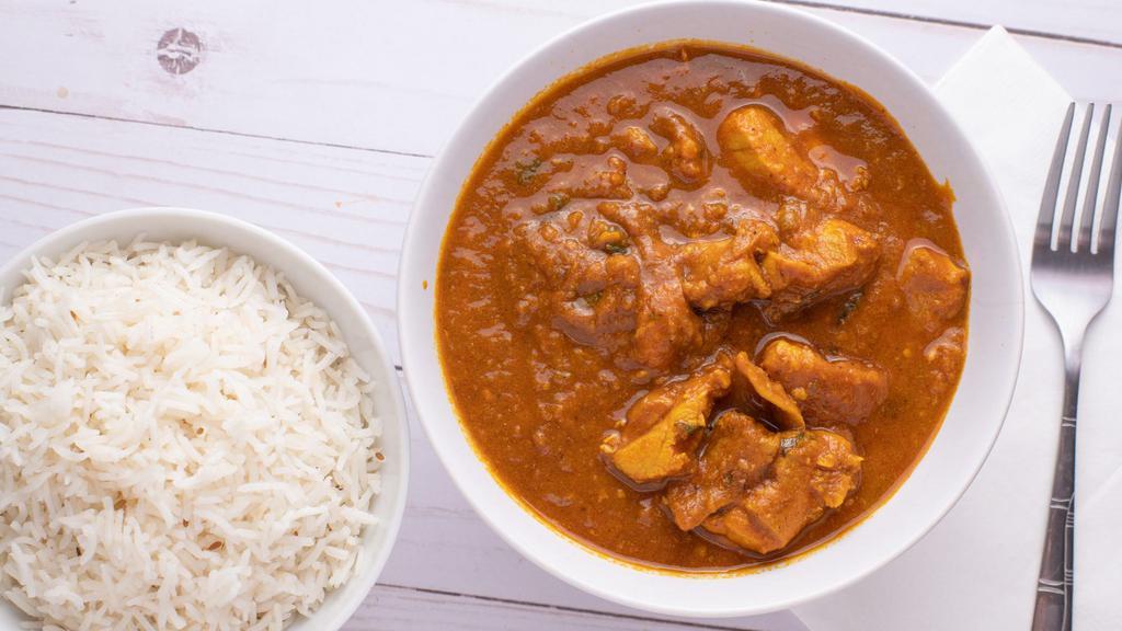 Chicken Curry · Gluten Sensitive. Home style Indian chicken curry, ginger, garlic, curry powder, cinnamon.