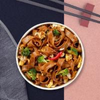 Streaming Pad Kee Mao · Wok-fried flat noodle, bell pepper, basil, chili with vegan Thai spicy brown sauce.