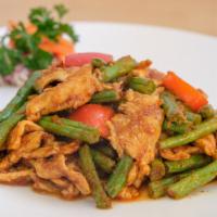 Prik Khing · Sauteed prik khing curry paste with choice of meat and string bean. Hot and spicy.