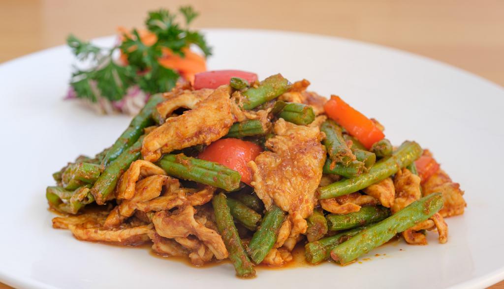 Prik Khing · Sauteed prik khing curry paste with choice of meat and string bean. Hot and spicy.