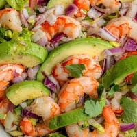 Ensalada De Camarones · Shrimp salad.