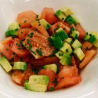 Aguacate Y Tomate · Avocado and tomato salad.
