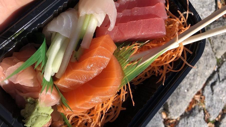 Sashimi Lunch · 7 pieces sashimi.

Consuming raw or undercooked meats, poultry, seafood, shellfish, or eggs may increase your risk of foodborne illness, especially if you have a medical condition.