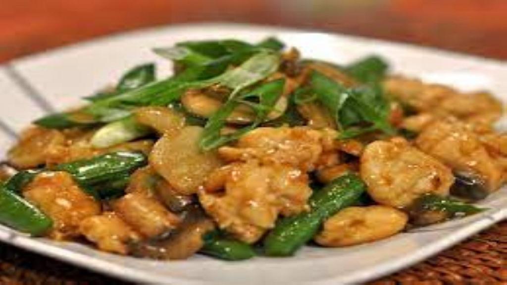 Moo Goo Gai Pan · Sliced white meat chicken w/ broccoli mushroom water chestnut and snow peas in a white sauce