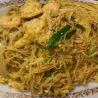Singapore Chow Mein Fun · Stir-fried rice noodles in curry seasoning. made with chicken shrimp and beef.