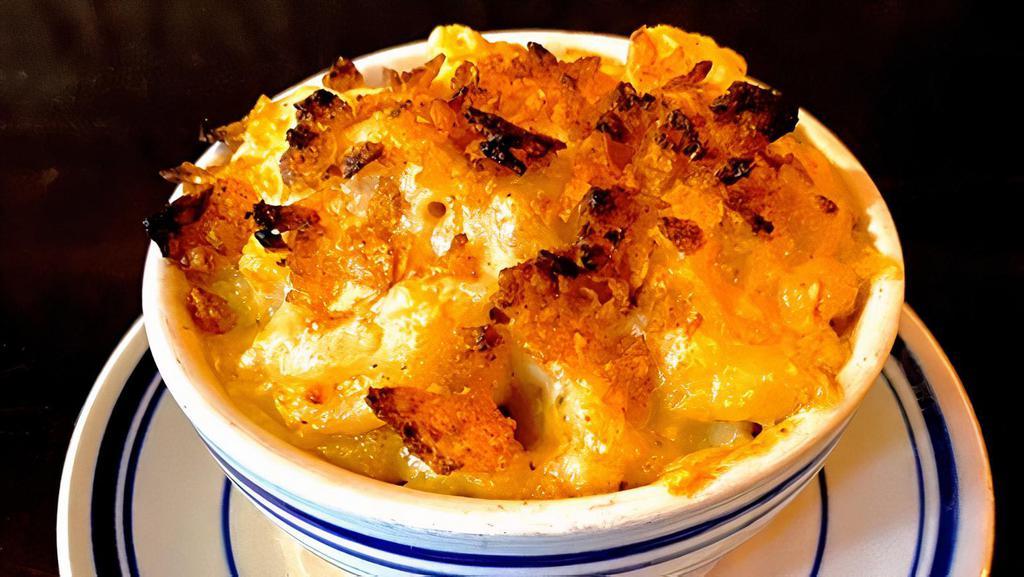 Baked Mac 'N' Cheese · bechamel sauce, gruyere cheese, cheddar cheese, scallions & crushed kettle chips