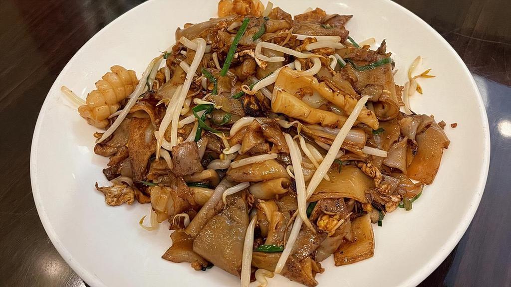 #112. Chow Kueh Teow · Spicy. Malaysian famous stir fried noodle with 1 choice of meat, bean sprout, chives and egg in specially chili paste and soy sauce. (wide flat or thin flat rice noodle).