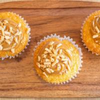 Cupcake · Vanilla cupcake with dulce de leche topping