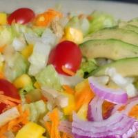 Ensaladas Delikositas / Salad Delikositas · Lechugas mixtas, mango, zanahorias, tomates, aguacate, maíz y cebollas en escabeche. / Mixed...