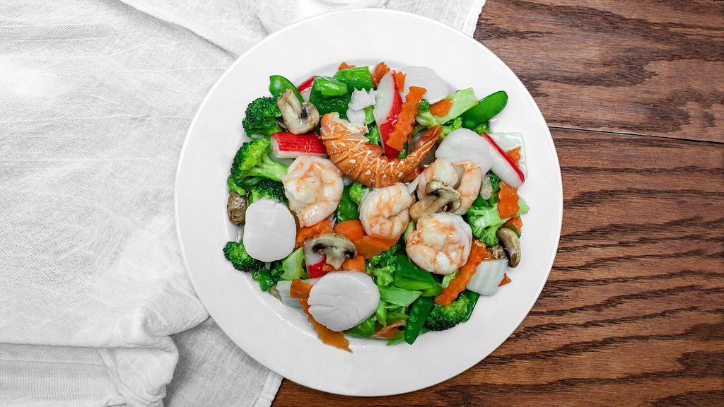Seafood Delight · Jumbo shrimp, fresh scallops, lobster sauteed with assorted Chinese vegetable in white sauce.