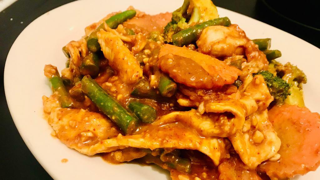 Rama Thai · Sautéed with special peanut sauce, served on a bed of mixed vegetables.
