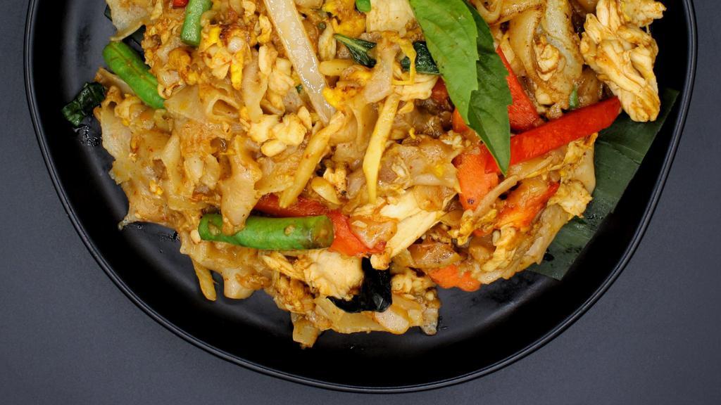 Drunken Noodle · Sautéed rice noodles with egg, fresh basil leaves, string bean, white onion, bamboo shoot and bell peppers in a spicy chili soy sauce. Spicy.