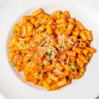 Penne Vodka · Penne, vodka sauce, green peas, red peppers.