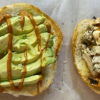 Pavoratti · Grilled chicken, melted Jack cheese, avocado, chipotle sauce.