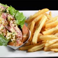 Twist Lobster Roll With Fries · Chilled Lobster meat with diced celery and Twist creamy mayo. Served with your choice of Fri...