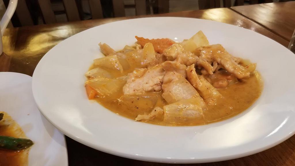 Yellow Curry · Served with white rice.