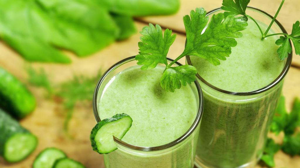 Spinach Juice · Green and healthy spinach juice.