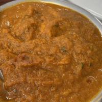 Chicken Curry · Boneless chicken cooked with fresh garlic, ginger,
onion & tomato with spices