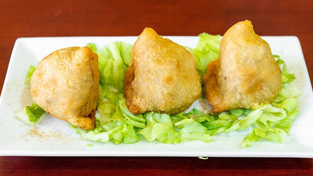 3 Pieces Samosa · Triangular turnovers filled with potatoes, green peas, chick peas served with chutney.