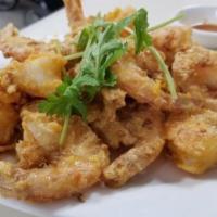 Shrimp In Salted Egg Yolk Sauce 黃金大蝦 · 