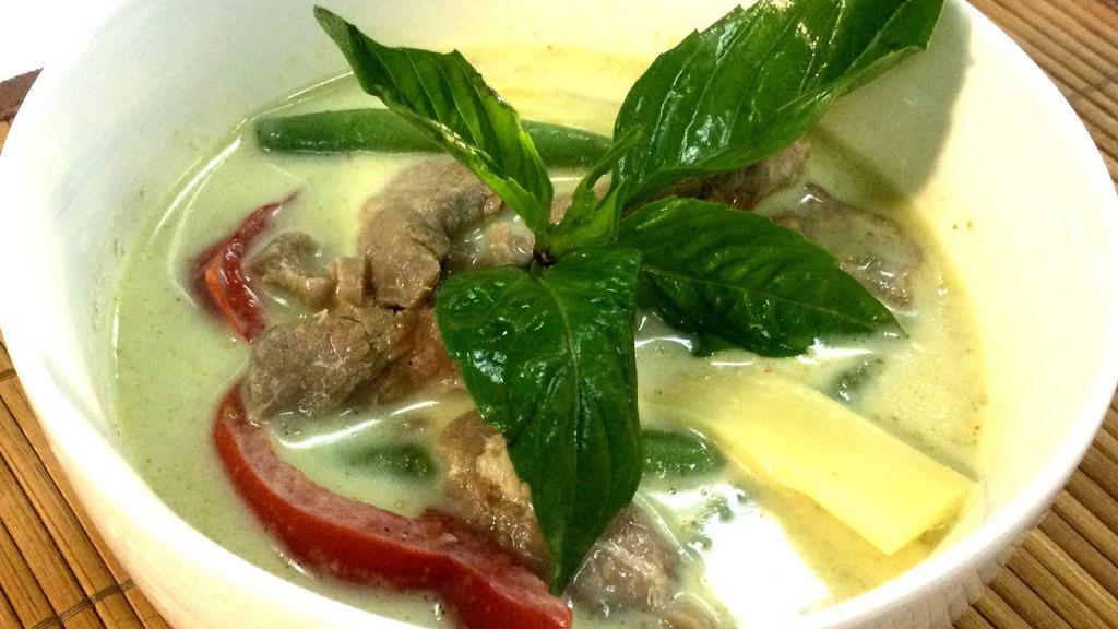 Green Curry · Green curry / coconut milk / string beans / bamboo shoots / bell pepper / basil leaves