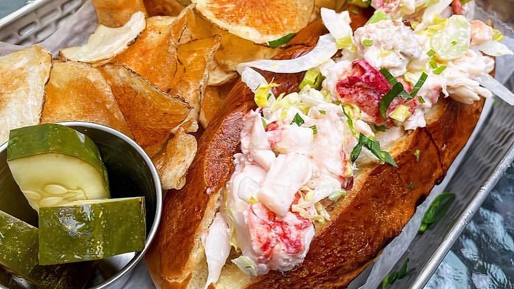 Lobster Roll Cold · home made potato chips & pickles
