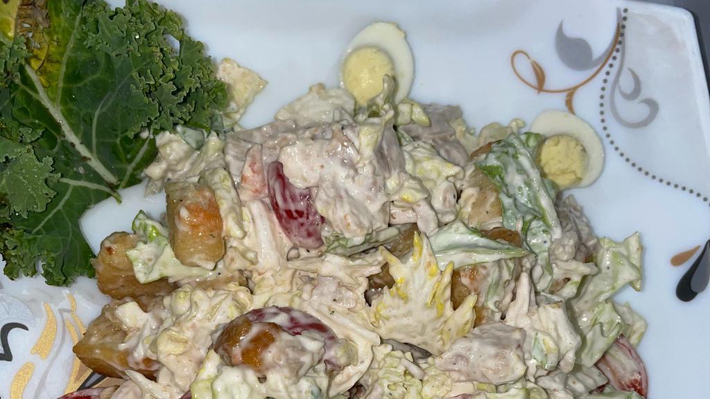 Caesar Salad · Lettuce,chicken,garlic, tomato,green, mayonnaise crackers