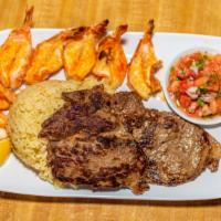 Mar Y Tierra / Surf N' Turf · Carne asada, camarones a la parrilla, arroz y chimol. / Carne asada, large broiled shrimp, r...