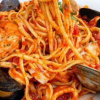 Linguine Di Mare  · Shrimp, mussels, clams, calamari, choice of red, white or frà diavolo sauce