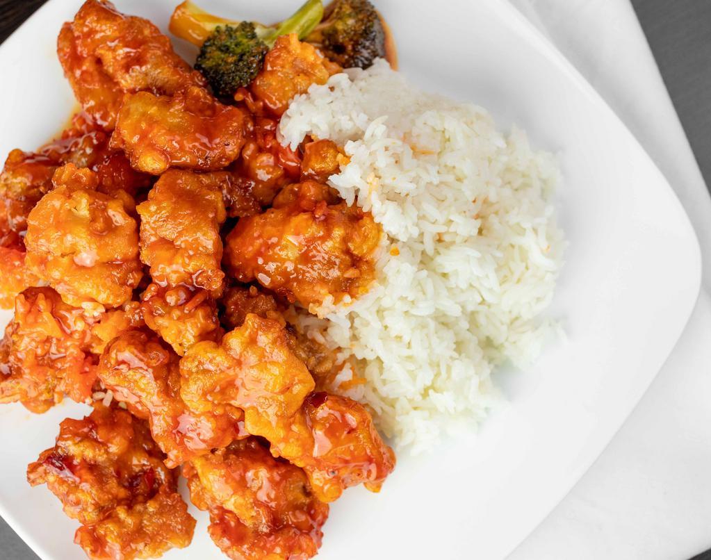 General Tso'S Chicken Lunch Special · Served with choice of rice and choice of either soup or soda. Spicy.