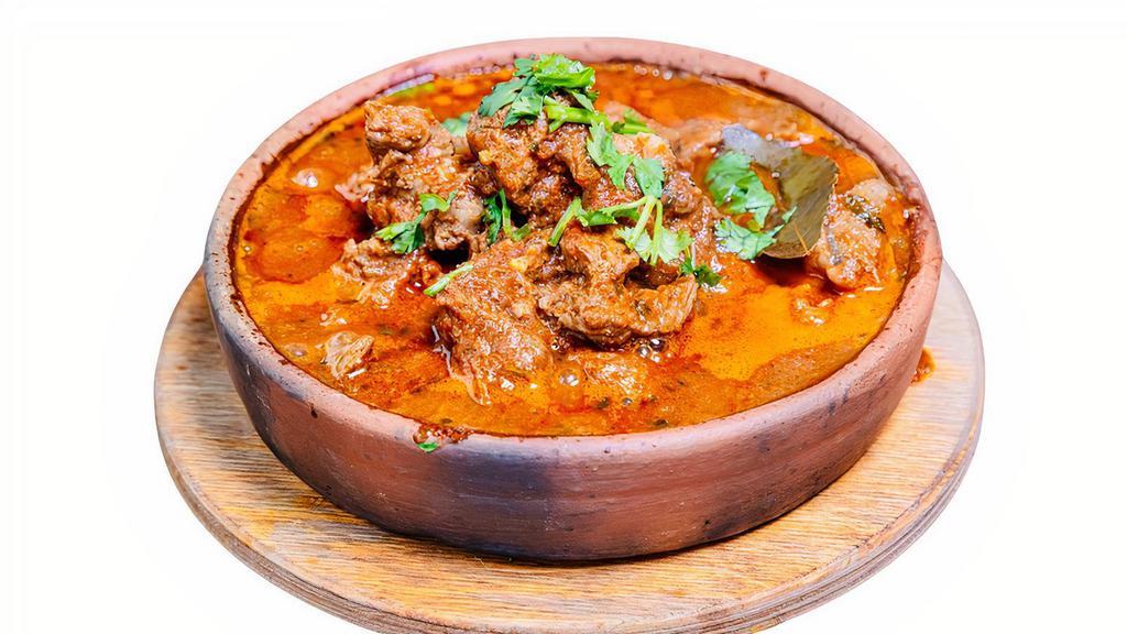 Ostri · Diced Beef stew simmered with tomatoes, seasoned with onion and herbs